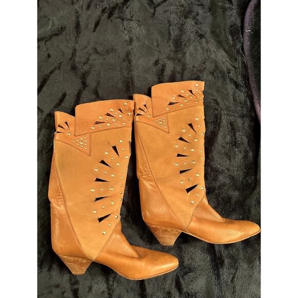 IMAGINE Shoes - VINTAGE MADE IN ITALY IMAGINE STUDDED CUTOUT LEATHER BOOTS 37